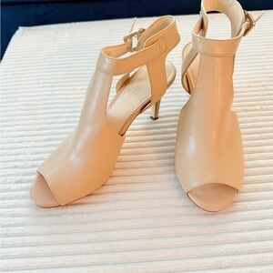 LIKE NEW Nine West W9.5 Open-Toe Ankle Strap Heels in Nude